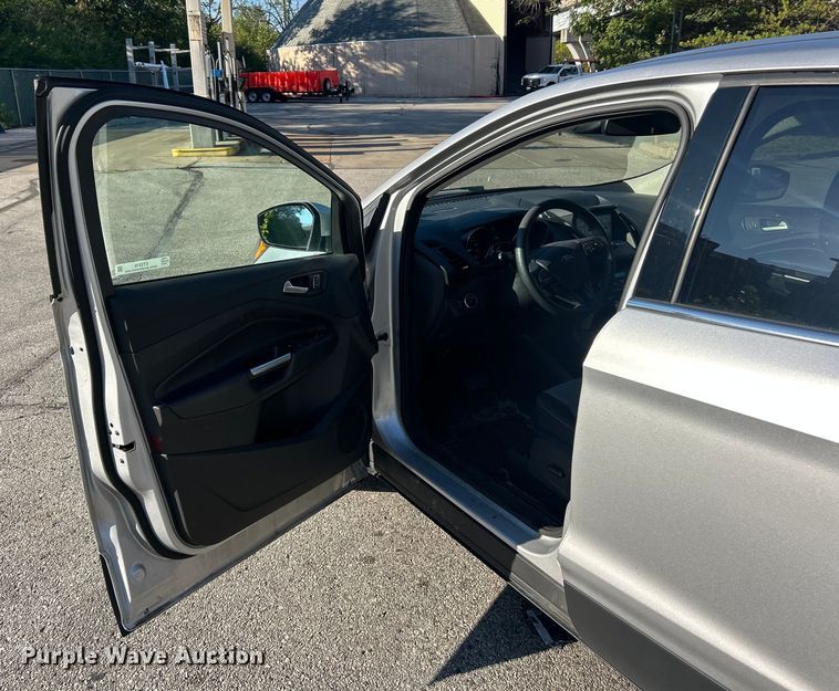 image for item ET3216 2019 Ford Escape SE SUV