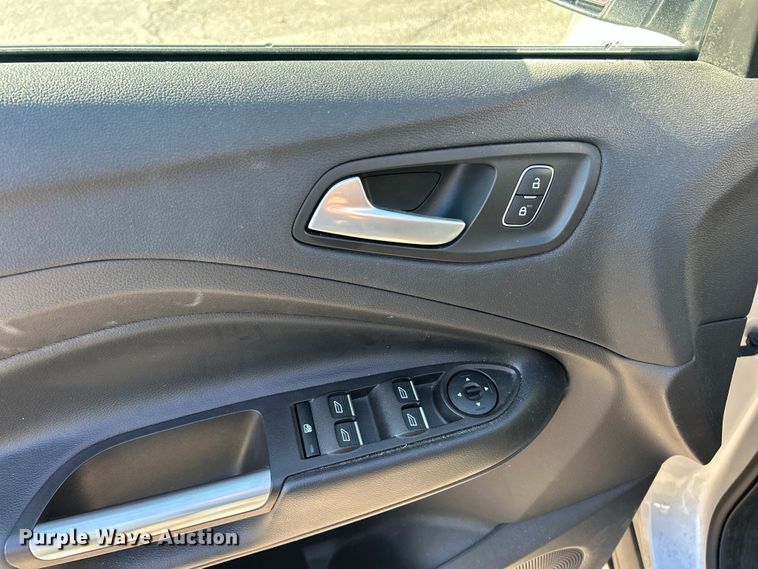 image for item ET3216 2019 Ford Escape SE SUV