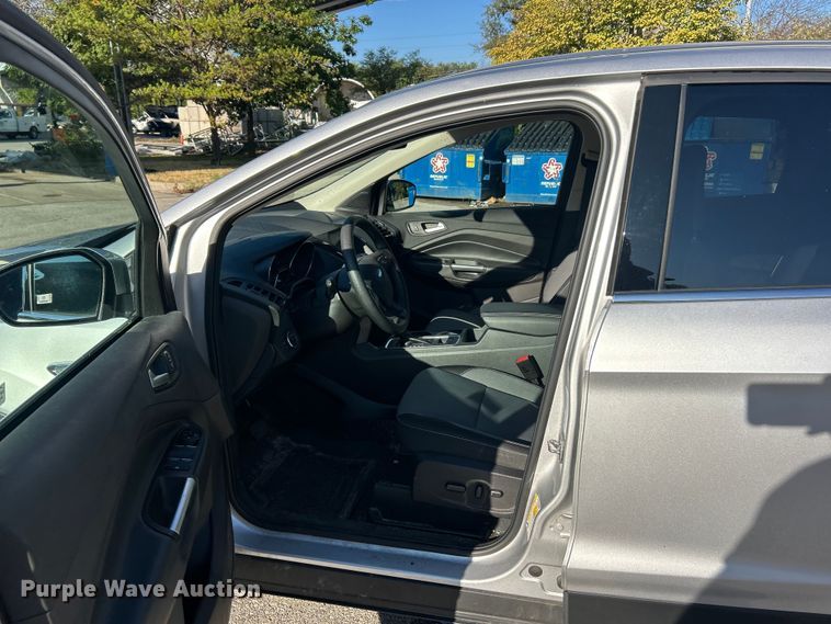 image for item ET3216 2019 Ford Escape SE SUV