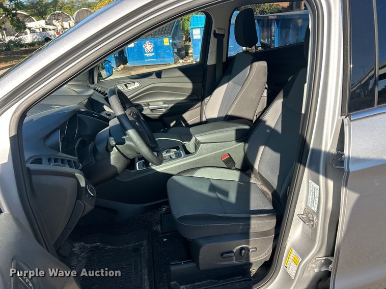 image for item ET3216 2019 Ford Escape SE SUV