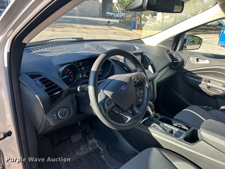 image for item ET3216 2019 Ford Escape SE SUV