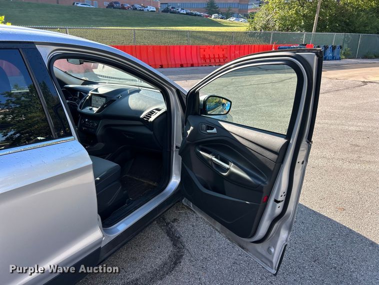 image for item ET3216 2019 Ford Escape SE SUV