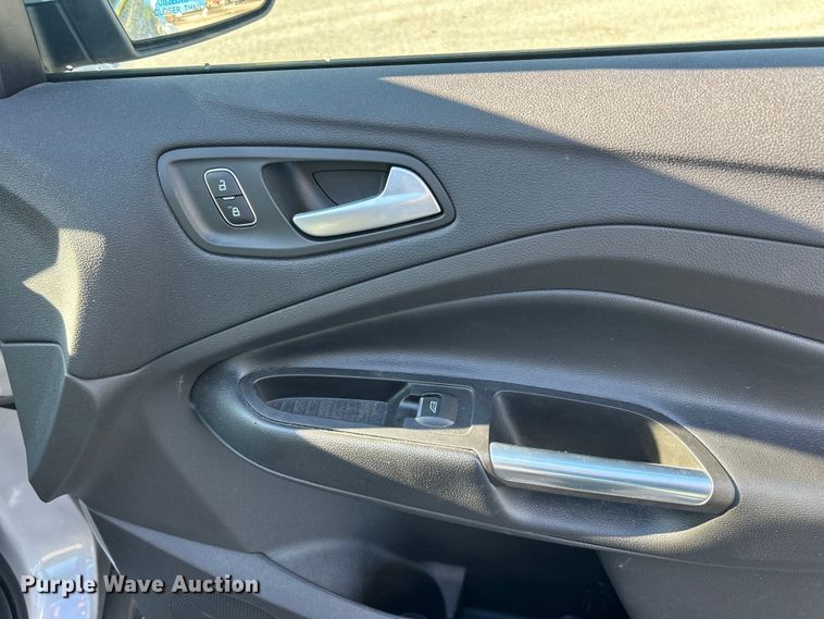 image for item ET3216 2019 Ford Escape SE SUV