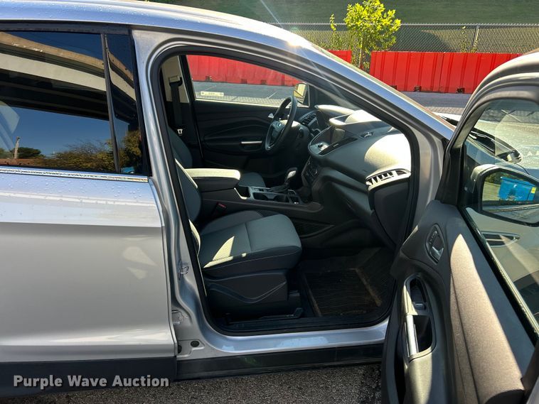 image for item ET3216 2019 Ford Escape SE SUV