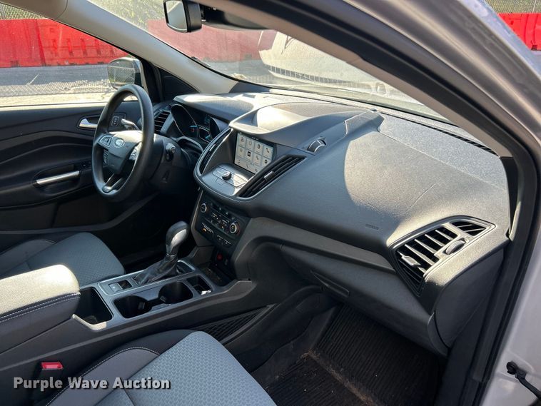 image for item ET3216 2019 Ford Escape SE SUV