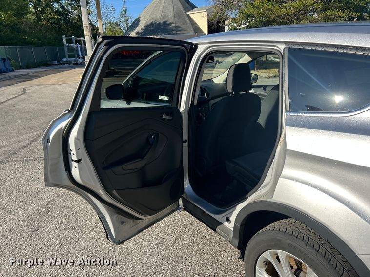 image for item ET3216 2019 Ford Escape SE SUV