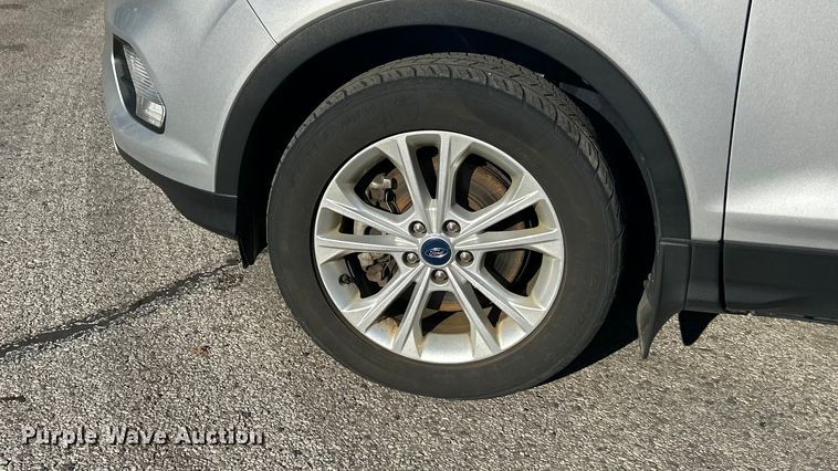 image for item ET3216 2019 Ford Escape SE SUV