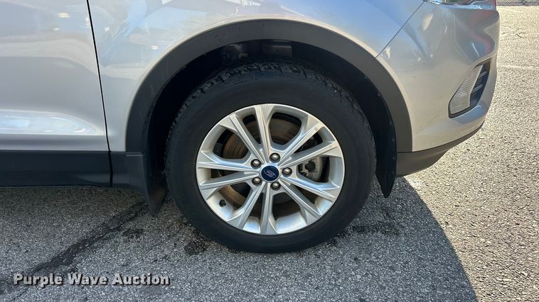 image for item ET3216 2019 Ford Escape SE SUV