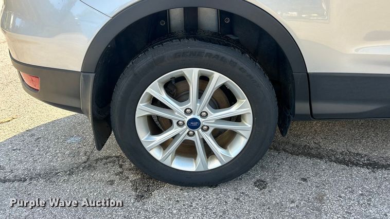 image for item ET3216 2019 Ford Escape SE SUV