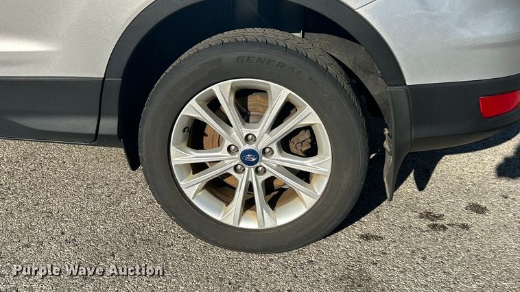 image for item ET3216 2019 Ford Escape SE SUV