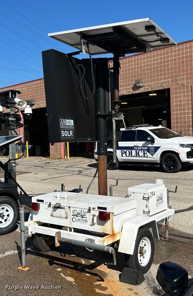 image for item ET3217 2013 American Signal message board trailer