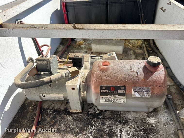 image for item ET3217 2013 American Signal message board trailer