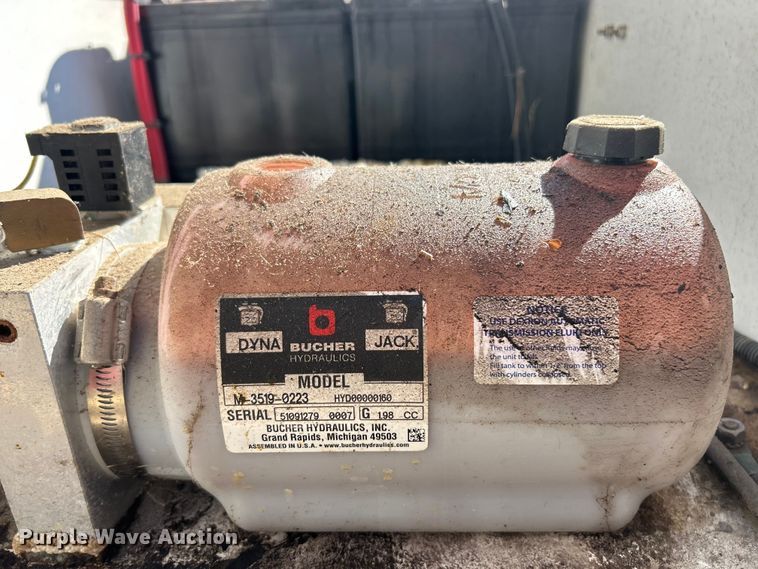 image for item ET3217 2013 American Signal message board trailer