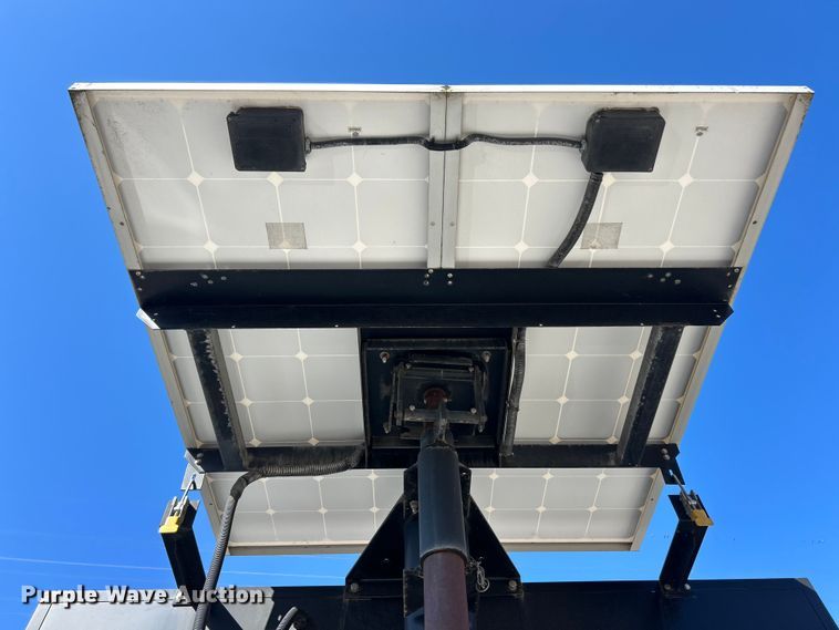 image for item ET3217 2013 American Signal message board trailer