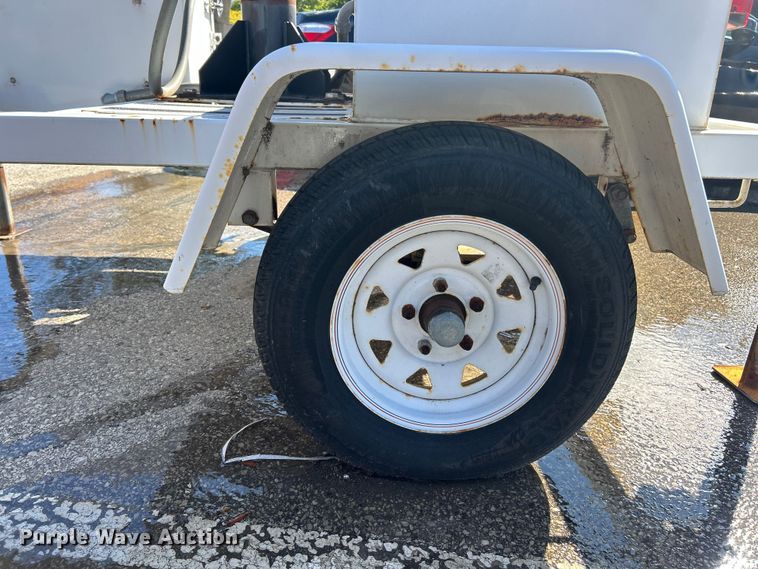 image for item ET3217 2013 American Signal message board trailer