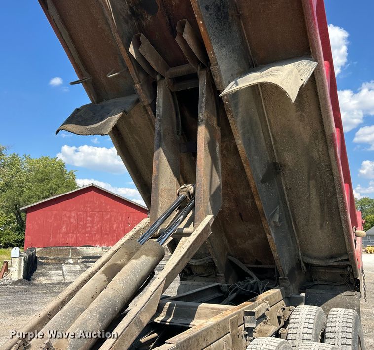 image for item ET3456 2007 Sterling L7500 dump truck