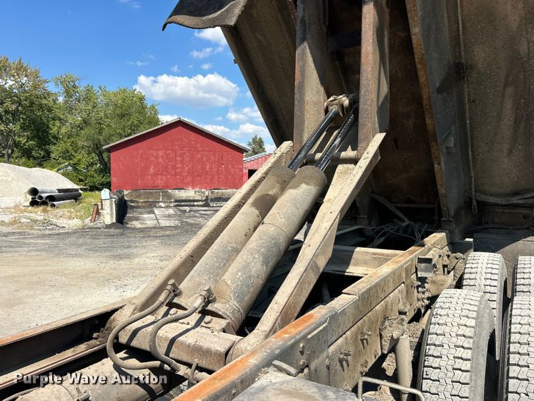 image for item ET3456 2007 Sterling L7500 dump truck
