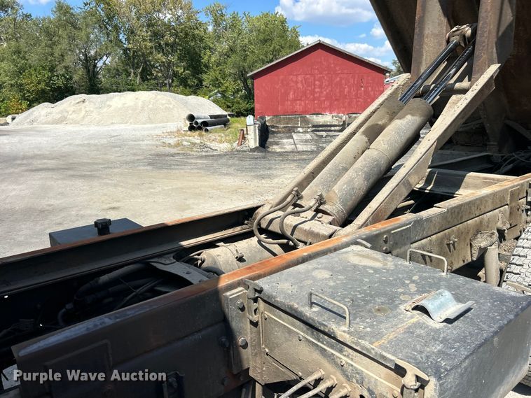 image for item ET3456 2007 Sterling L7500 dump truck