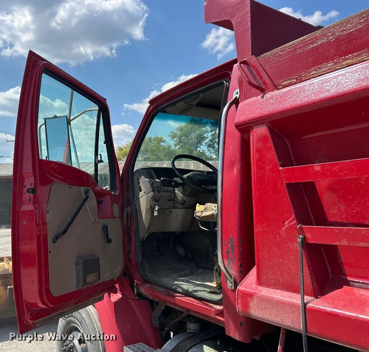 image for item ET3456 2007 Sterling L7500 dump truck