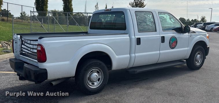 image for item ET4557 2011 Ford F250 Super Duty Crew Cab pickup truck