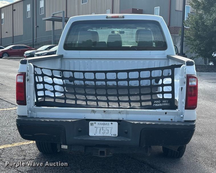 image for item ET4557 2011 Ford F250 Super Duty Crew Cab pickup truck