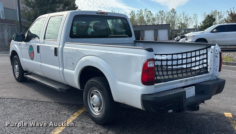 image for item ET4557 2011 Ford F250 Super Duty Crew Cab pickup truck