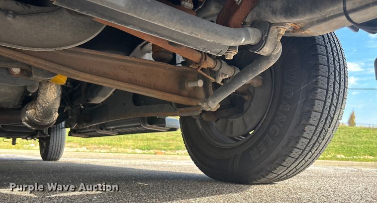 image for item ET4557 2011 Ford F250 Super Duty Crew Cab pickup truck