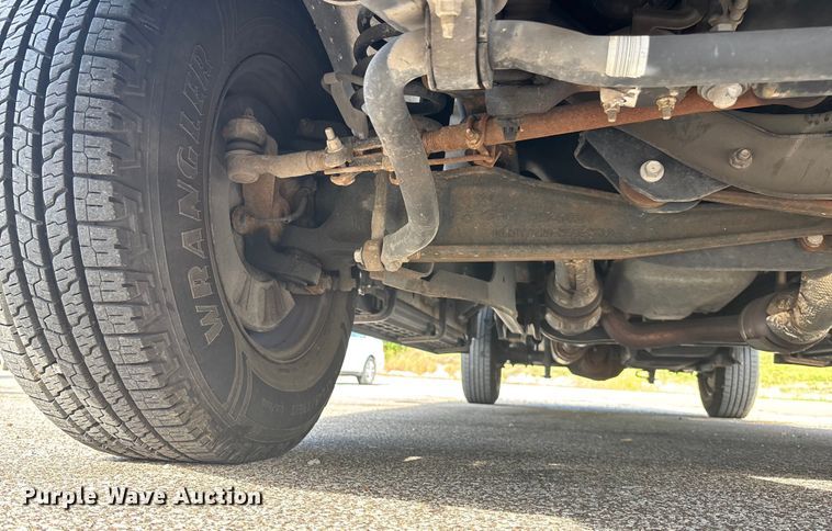 image for item ET4557 2011 Ford F250 Super Duty Crew Cab pickup truck