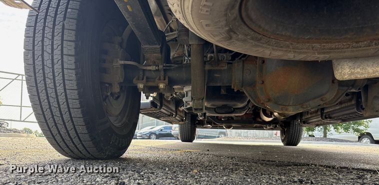 image for item ET4557 2011 Ford F250 Super Duty Crew Cab pickup truck