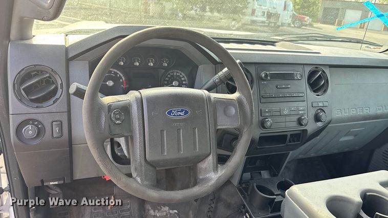 image for item ET4557 2011 Ford F250 Super Duty Crew Cab pickup truck