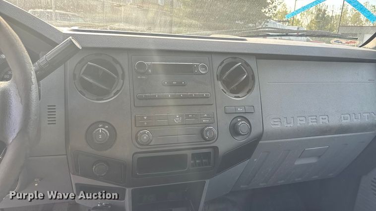 image for item ET4557 2011 Ford F250 Super Duty Crew Cab pickup truck