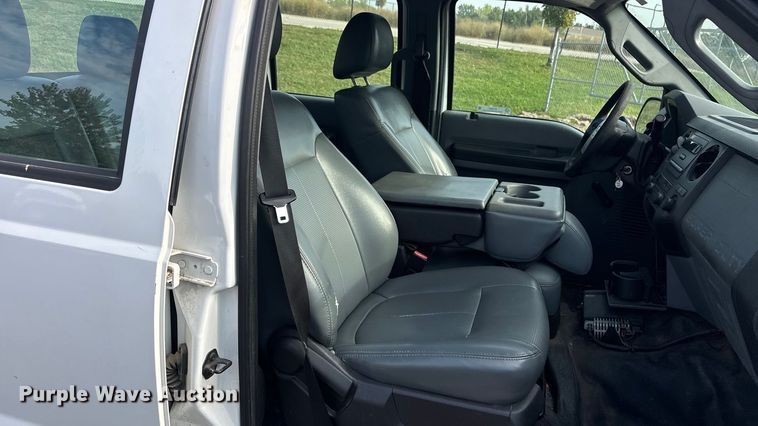 image for item ET4557 2011 Ford F250 Super Duty Crew Cab pickup truck