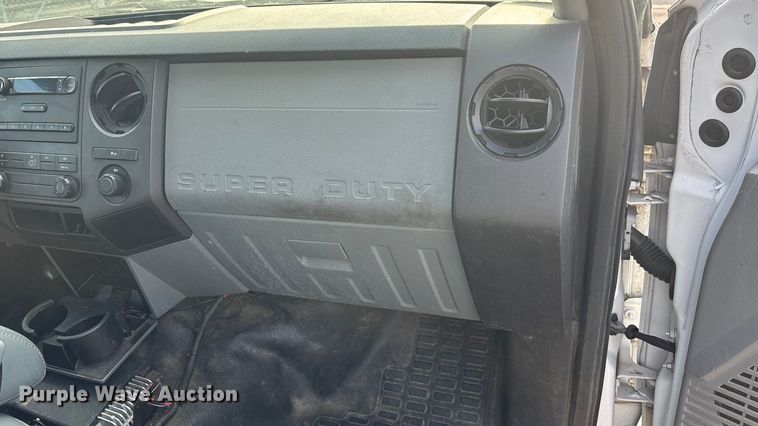 image for item ET4557 2011 Ford F250 Super Duty Crew Cab pickup truck