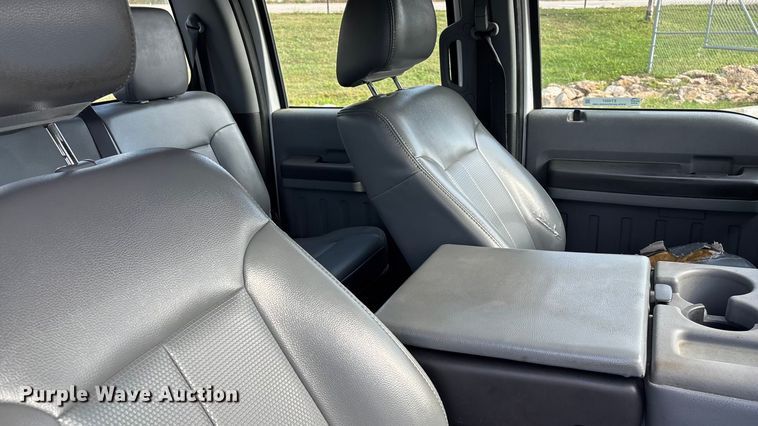 image for item ET4557 2011 Ford F250 Super Duty Crew Cab pickup truck