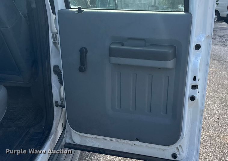 image for item ET4557 2011 Ford F250 Super Duty Crew Cab pickup truck