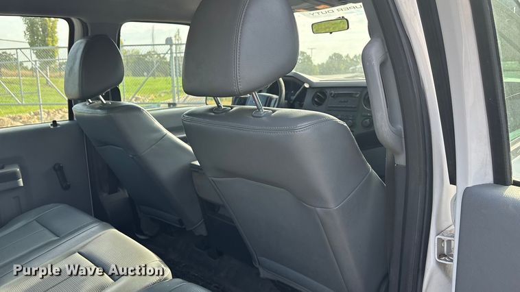 image for item ET4557 2011 Ford F250 Super Duty Crew Cab pickup truck