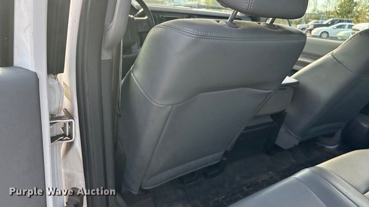 image for item ET4557 2011 Ford F250 Super Duty Crew Cab pickup truck