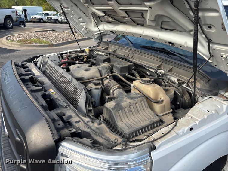 image for item ET4557 2011 Ford F250 Super Duty Crew Cab pickup truck