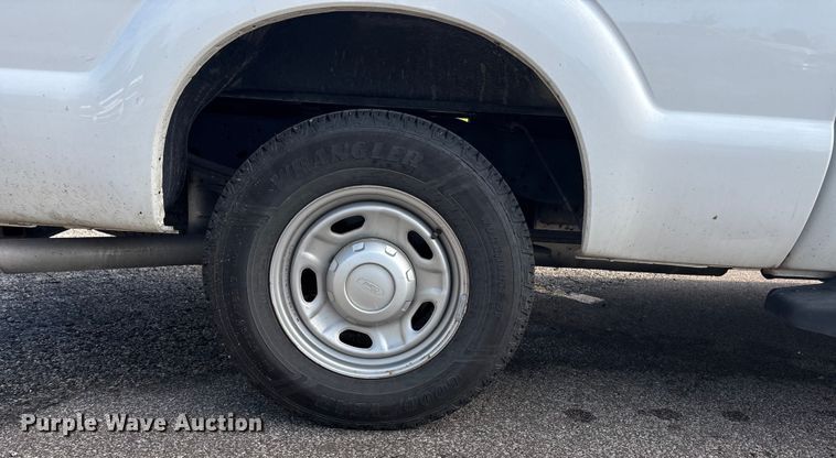 image for item ET4557 2011 Ford F250 Super Duty Crew Cab pickup truck