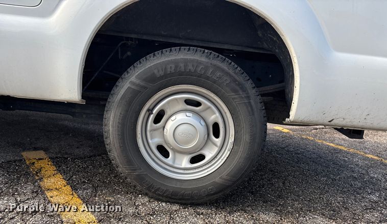 image for item ET4557 2011 Ford F250 Super Duty Crew Cab pickup truck