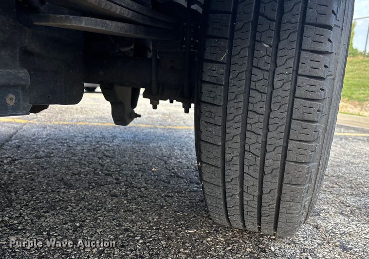 image for item ET4557 2011 Ford F250 Super Duty Crew Cab pickup truck