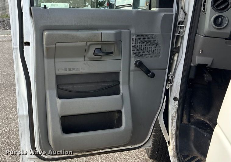 image for item ET4562 2011 Ford E250 van