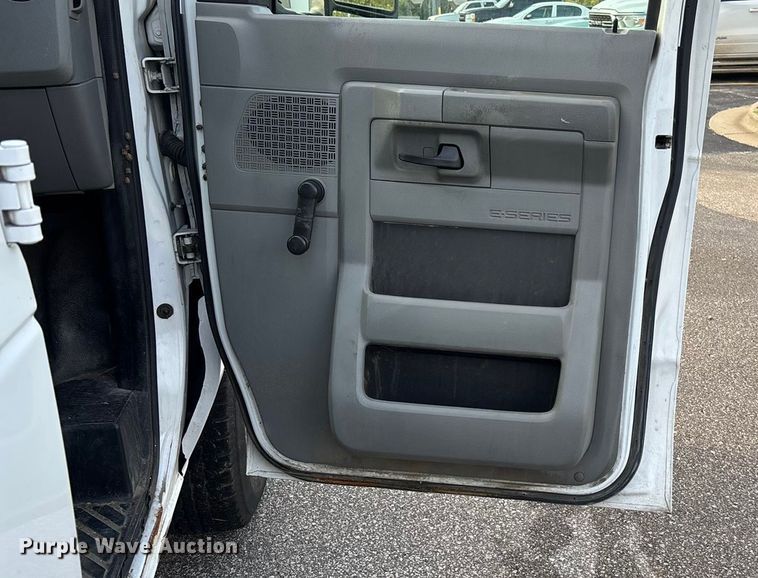 image for item ET4562 2011 Ford E250 van