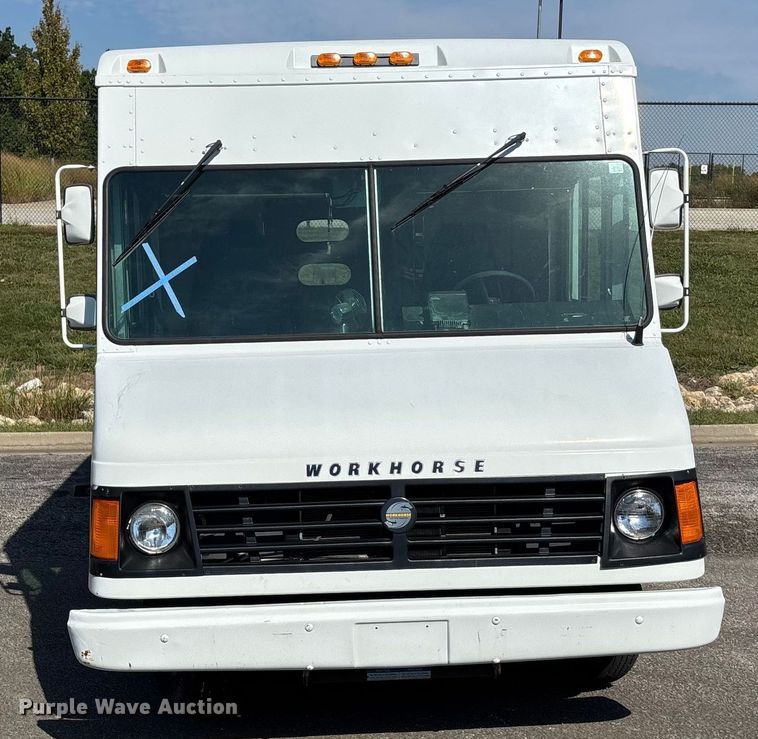 image for item ET4563 2004 Workhorse P42 delivery van