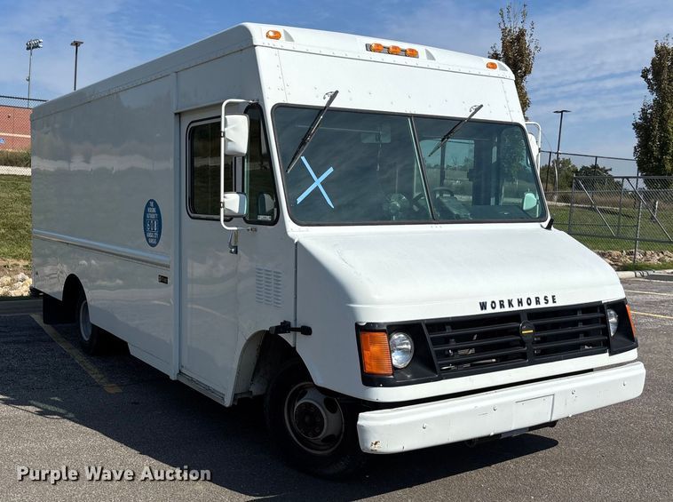 image for item ET4563 2004 Workhorse P42 delivery van