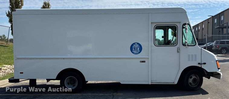 image for item ET4563 2004 Workhorse P42 delivery van