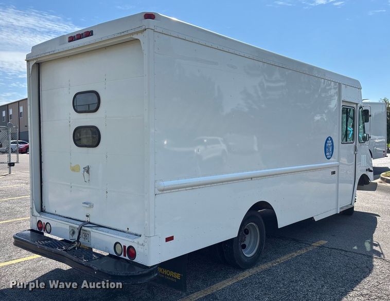 image for item ET4563 2004 Workhorse P42 delivery van