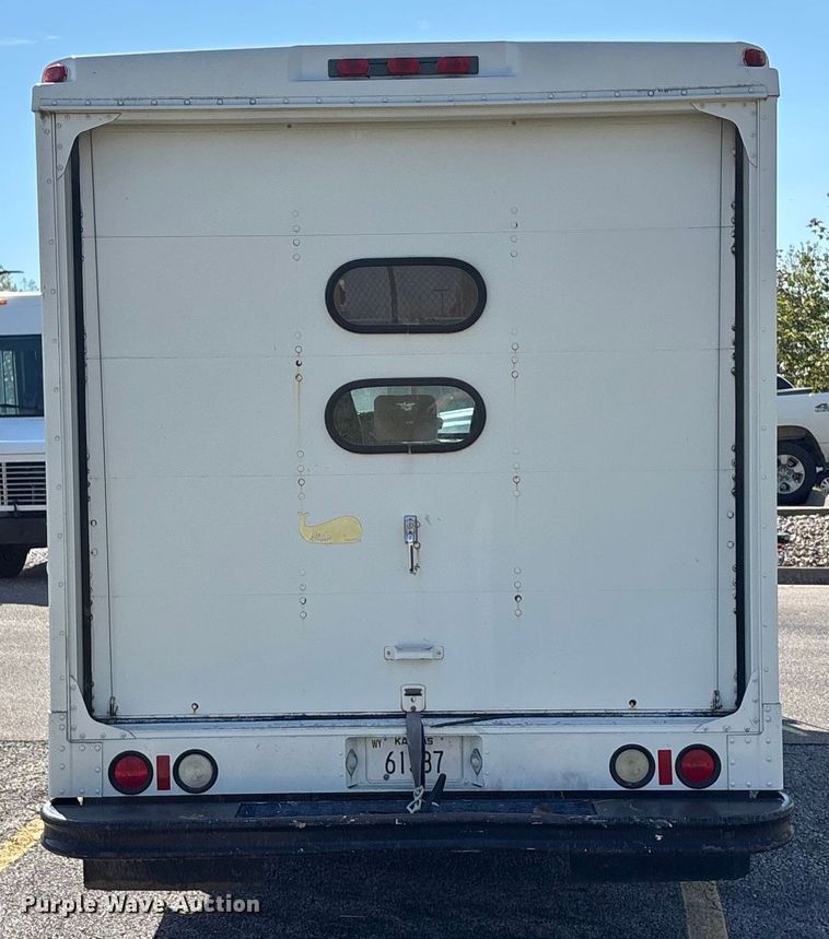 image for item ET4563 2004 Workhorse P42 delivery van