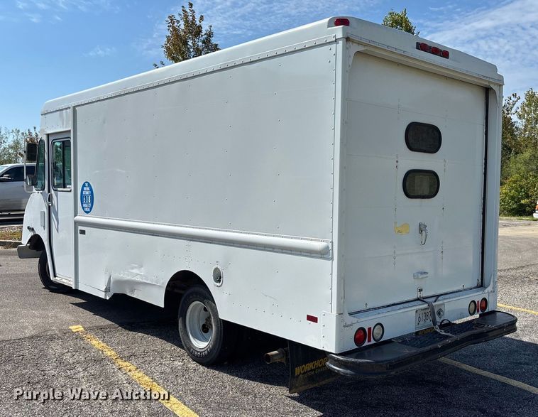 image for item ET4563 2004 Workhorse P42 delivery van