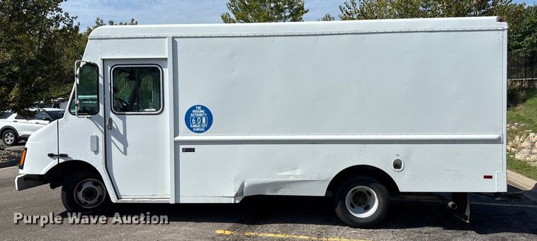 image for item ET4563 2004 Workhorse P42 delivery van
